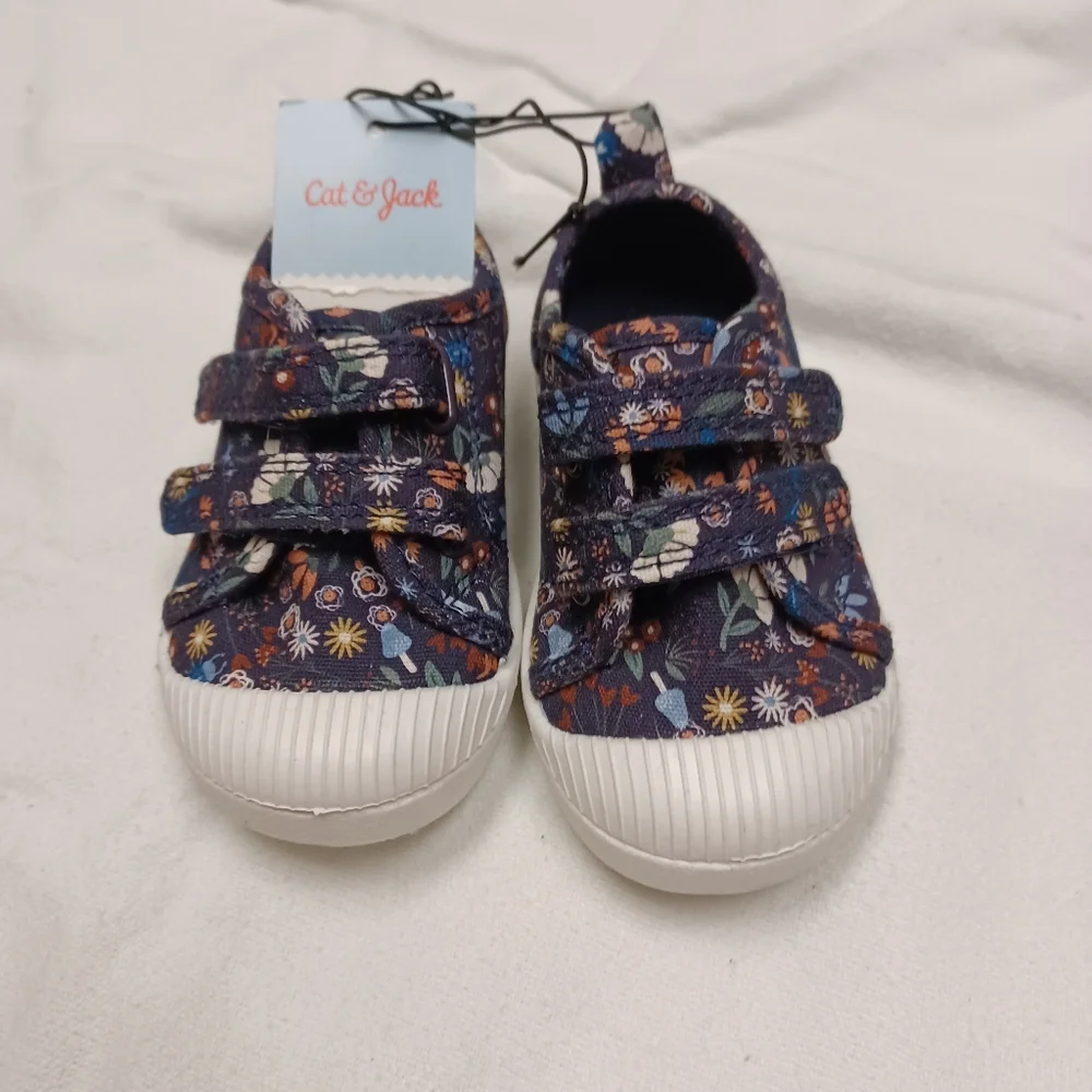 Cat & Jack Girls Black Floral‎ Shoes